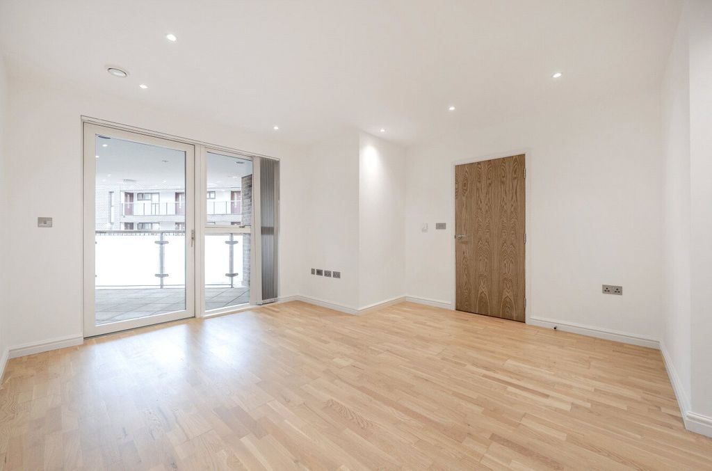 Property photo 1 of 20 Reception Room