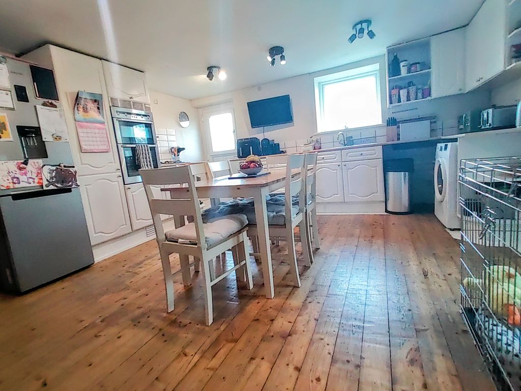 Property photo 3 of 14 Img_20241004_153404_216~2