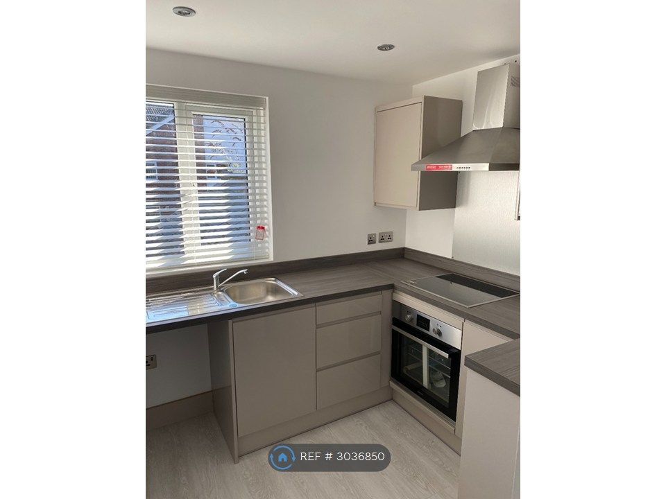 Property photo 2 of 10 Contemporary And Spacious Kitchen
