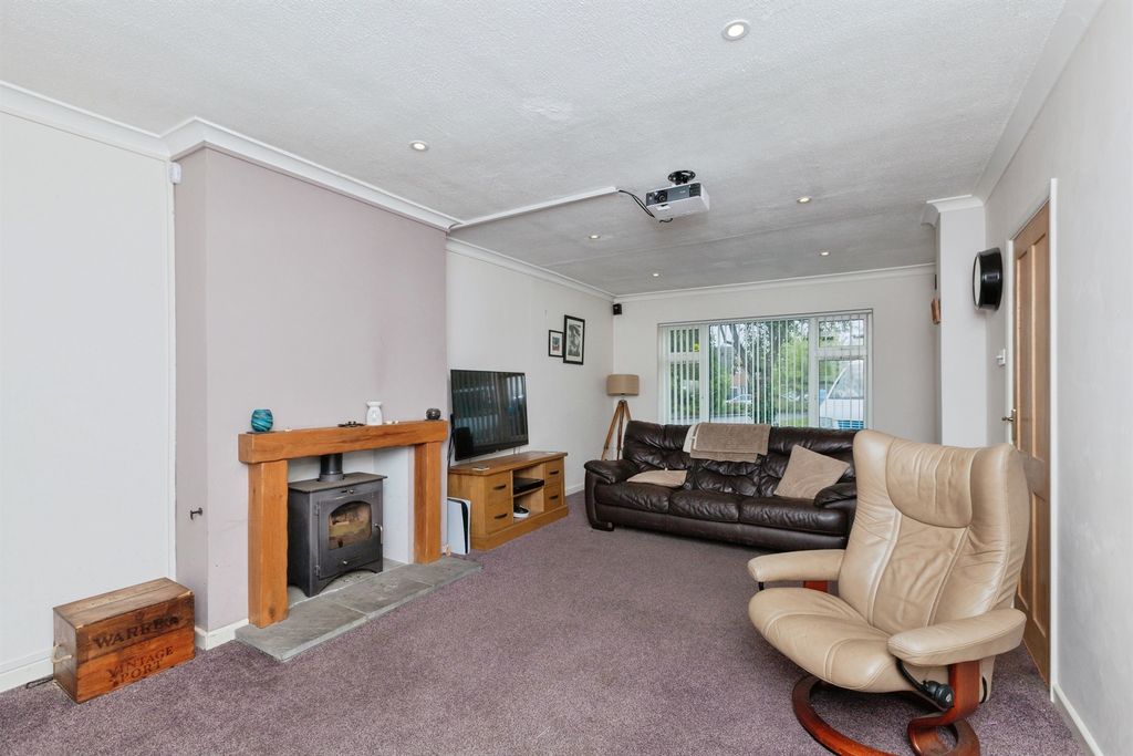 Property photo 3 of 25