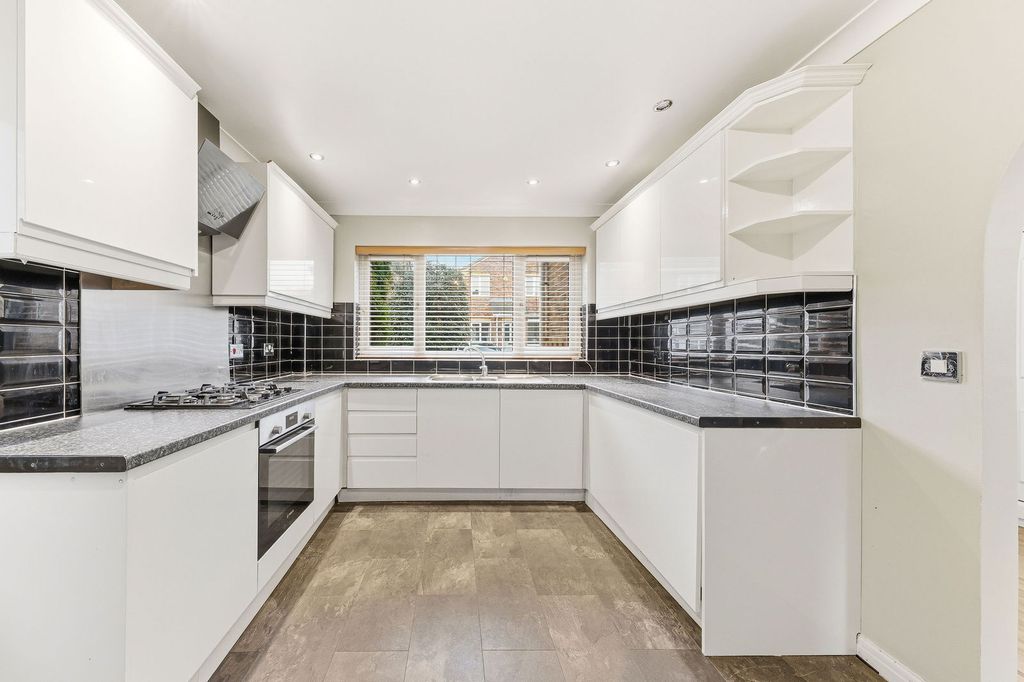 Property photo 3 of 19