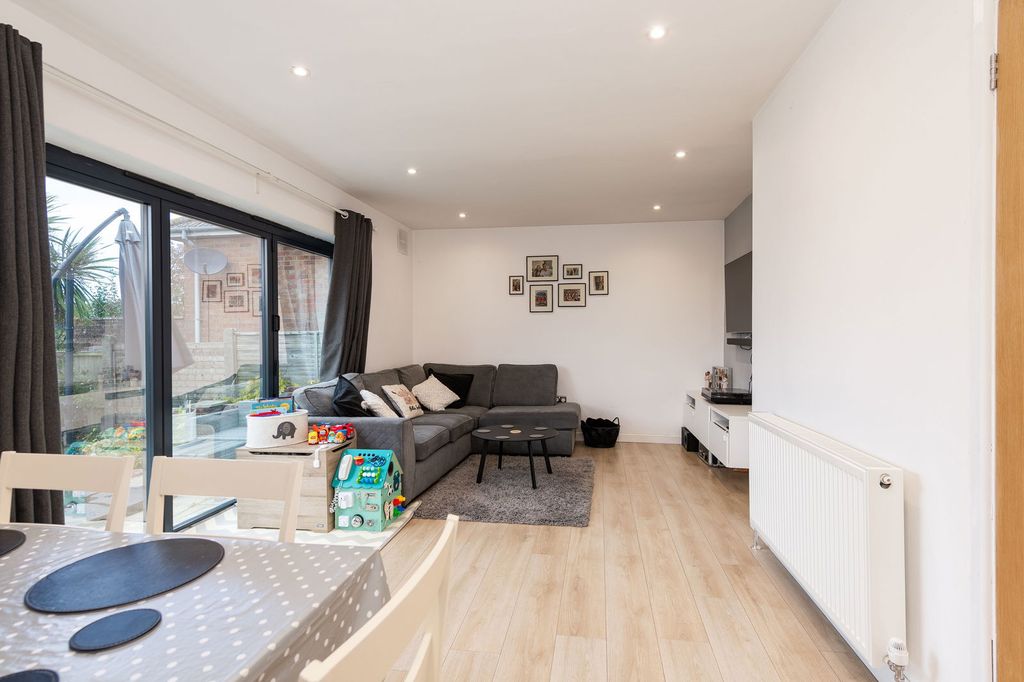 Property photo 3 of 18