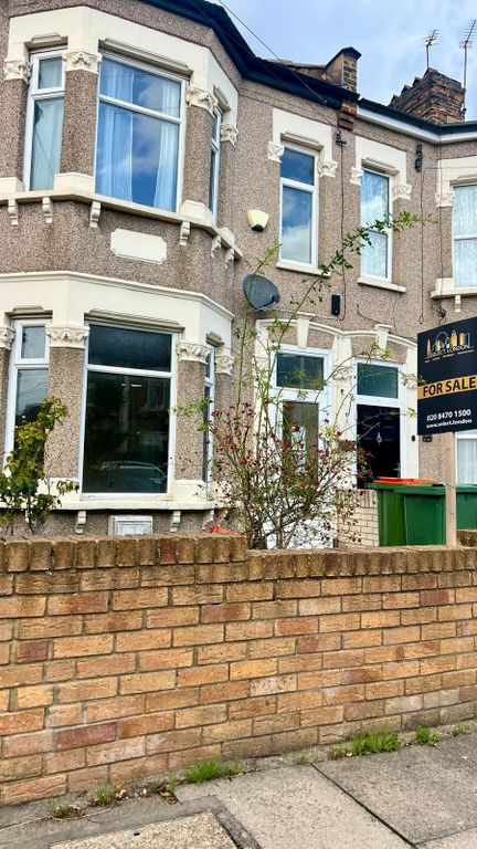 Property photo 1 of 10 4 Bed Terraced House For Sale Victoria Avenue, London E6