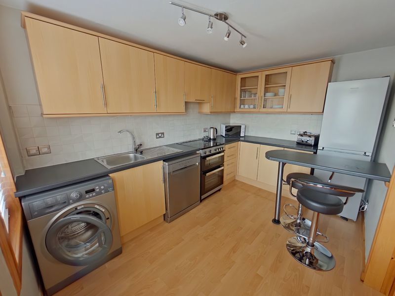 Property photo 1 of 7 Photo 6