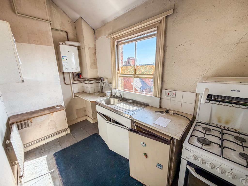 Property photo 3 of 16 Kitchen