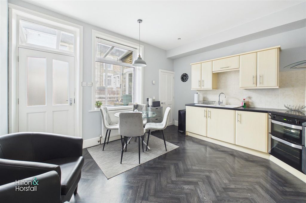 Property photo 3 of 15 York Street