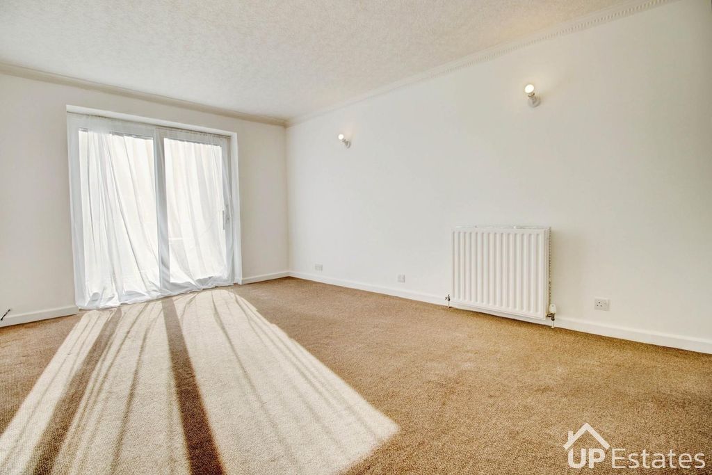 Property photo 3 of 23