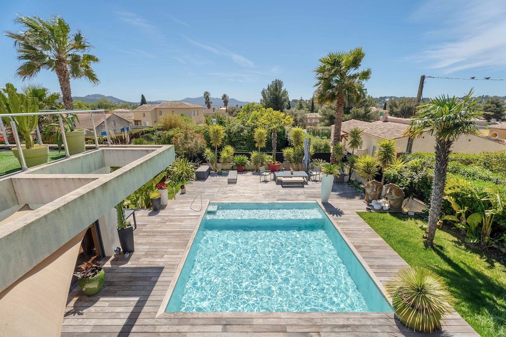 Property photo 2 of 25