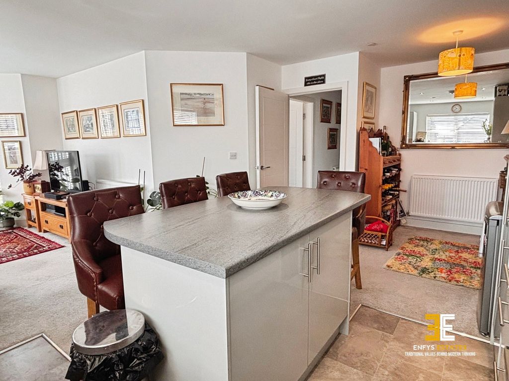 2 bed flat for saleTrinity Apartments, Trinity Avenue, Llandudno LL30 photo 5