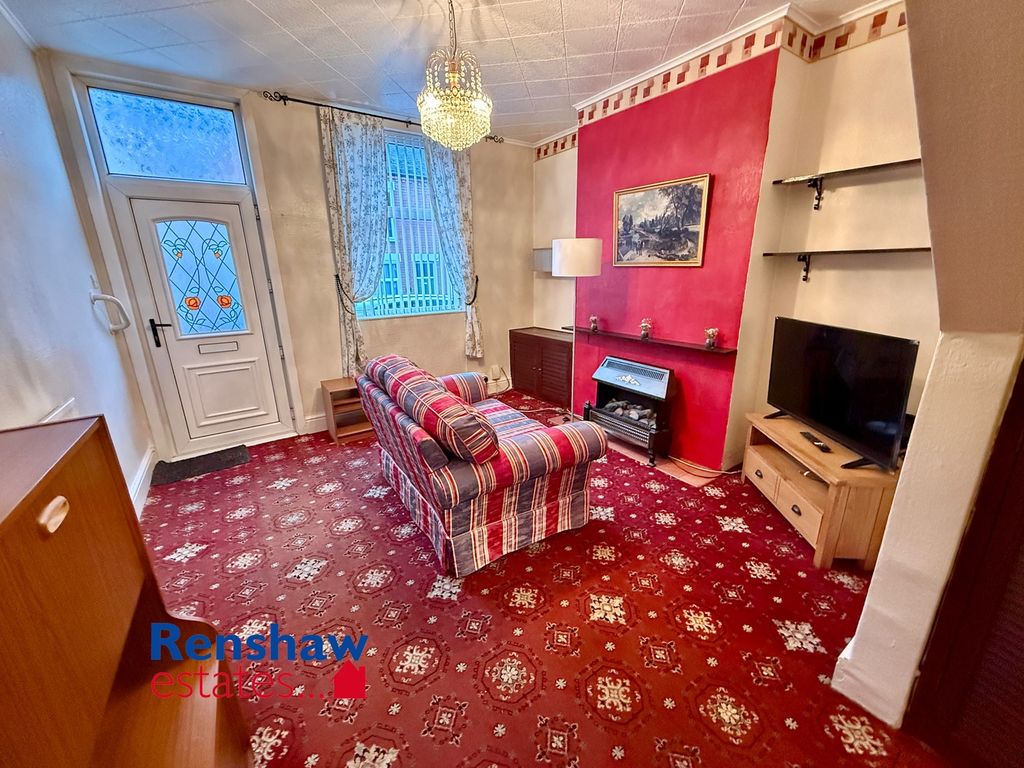 Property photo 2 of 9 L