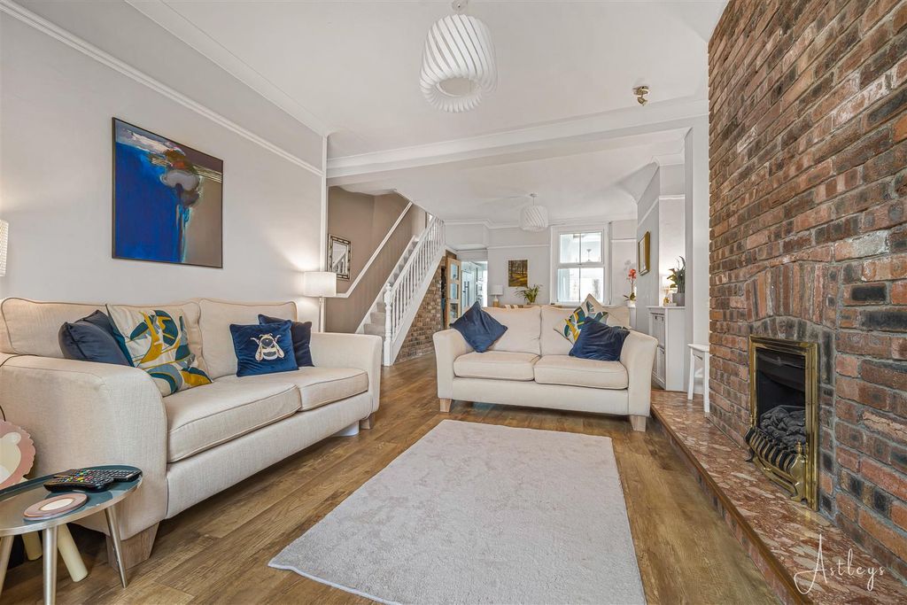 Property photo 2 of 23 Living/Dining Room