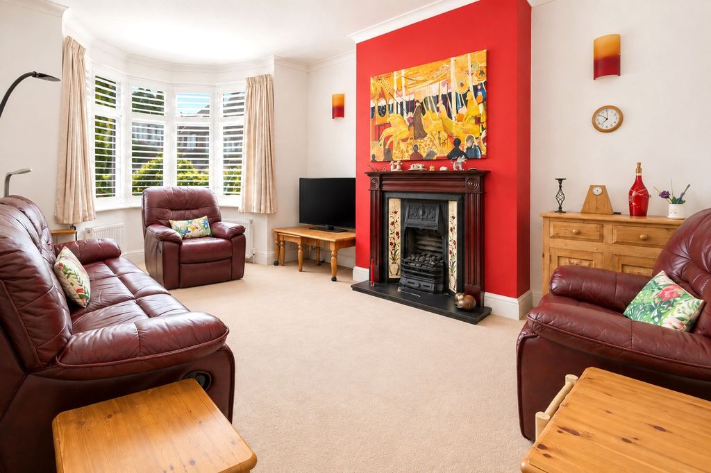 Property photo 2 of 17
