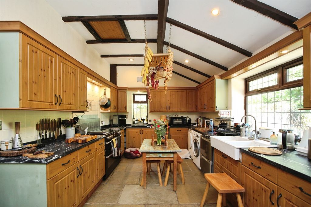 Property photo 2 of 42