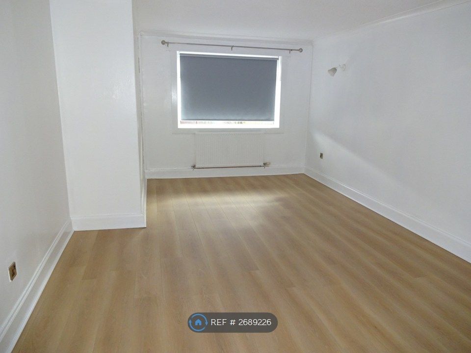 Property photo 2 of 17 Living Area