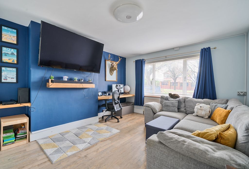 Property photo 3 of 13 Sitting Room