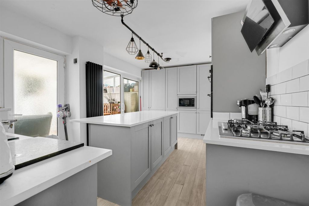 Property photo 3 of 24 A7400428.Jpg