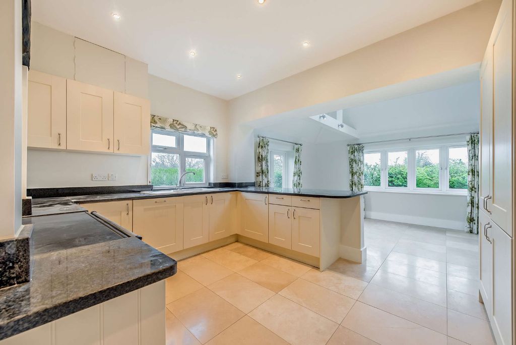 Property photo 2 of 14 Picture No. 02