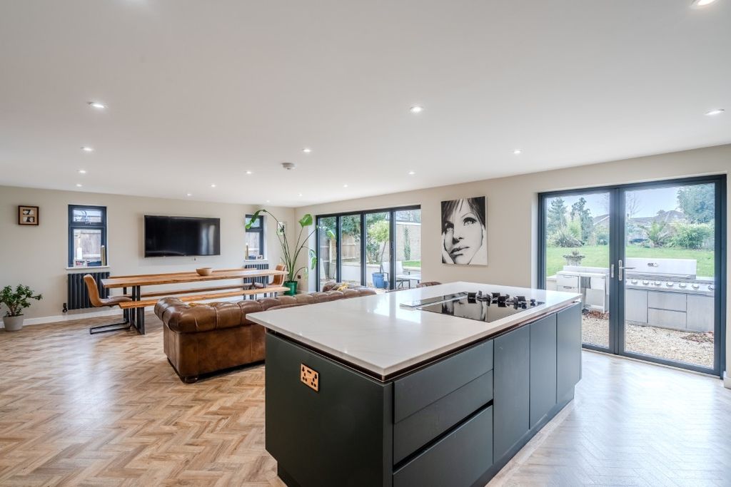 Property photo 1 of 21