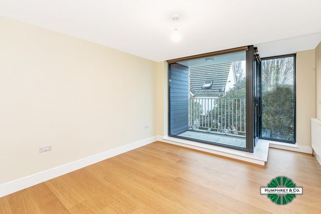 Property photo 2 of 9 New Build 1 Bed Flat In Popular All New 'shannon C