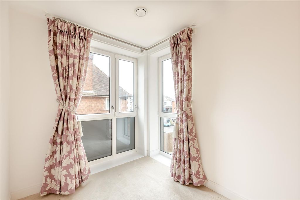 Property photo 2 of 18 8539886-Interior14.Jpg
