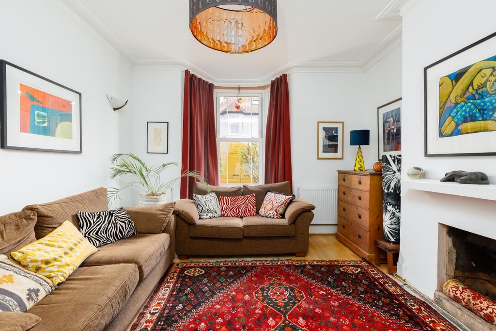 Property photo 1 of 33 16 Kingsley Road-25.Jpg