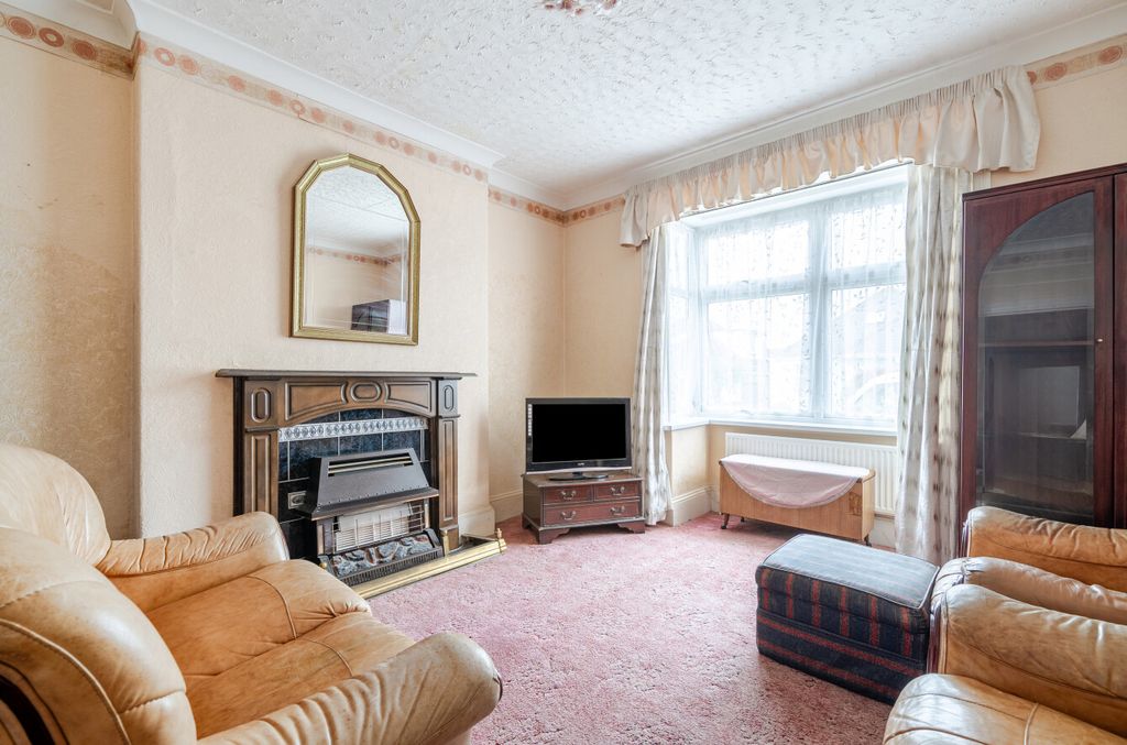 Property photo 3 of 21 3 - 1441657-7-69E2374...