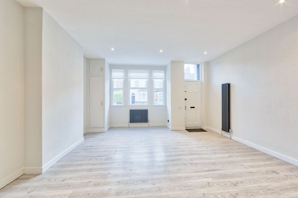 Property photo 3 of 11 Photo 8