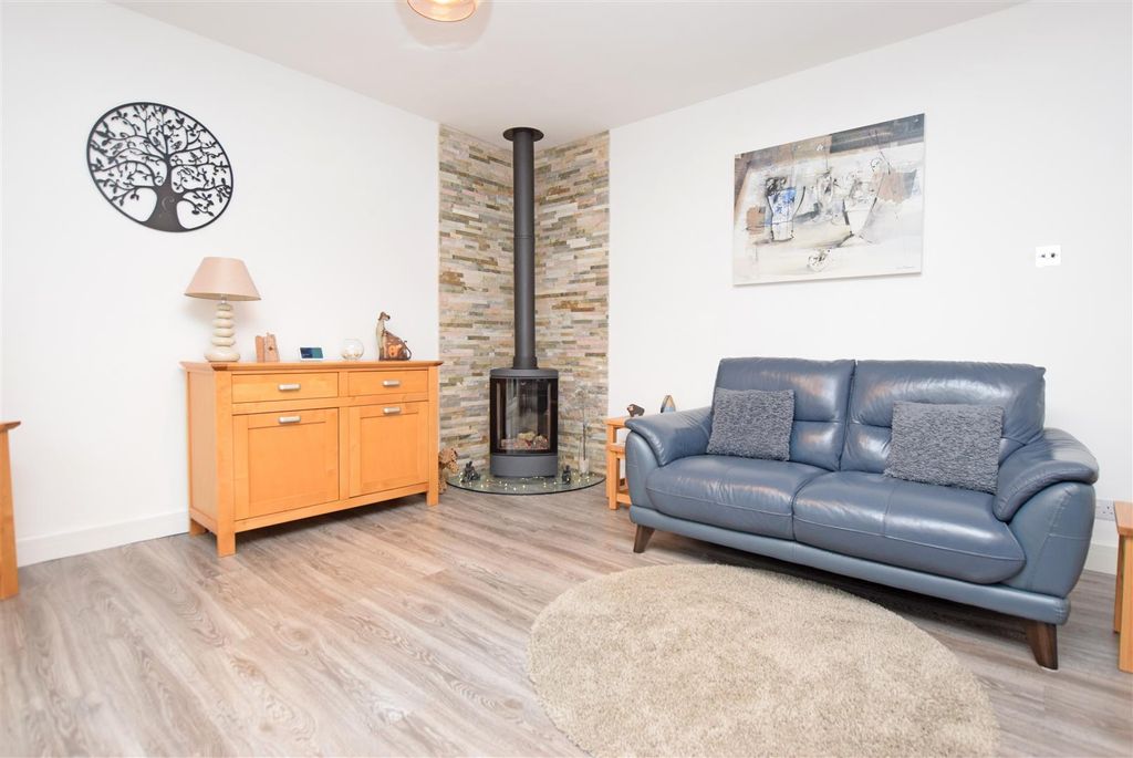 Property photo 3 of 20 Louinge Area V2.Jpg