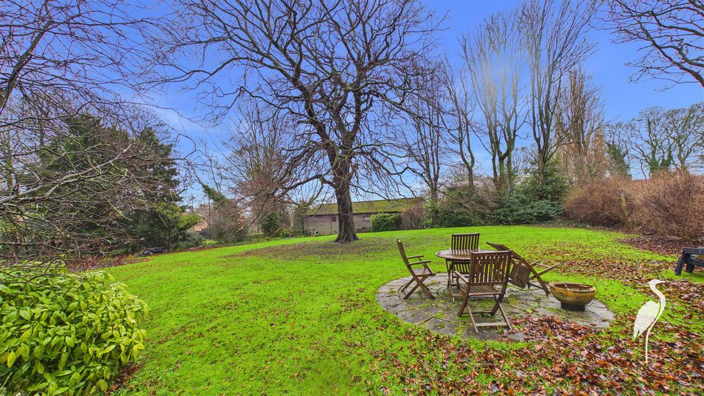 Property photo 2 of 21 Outside