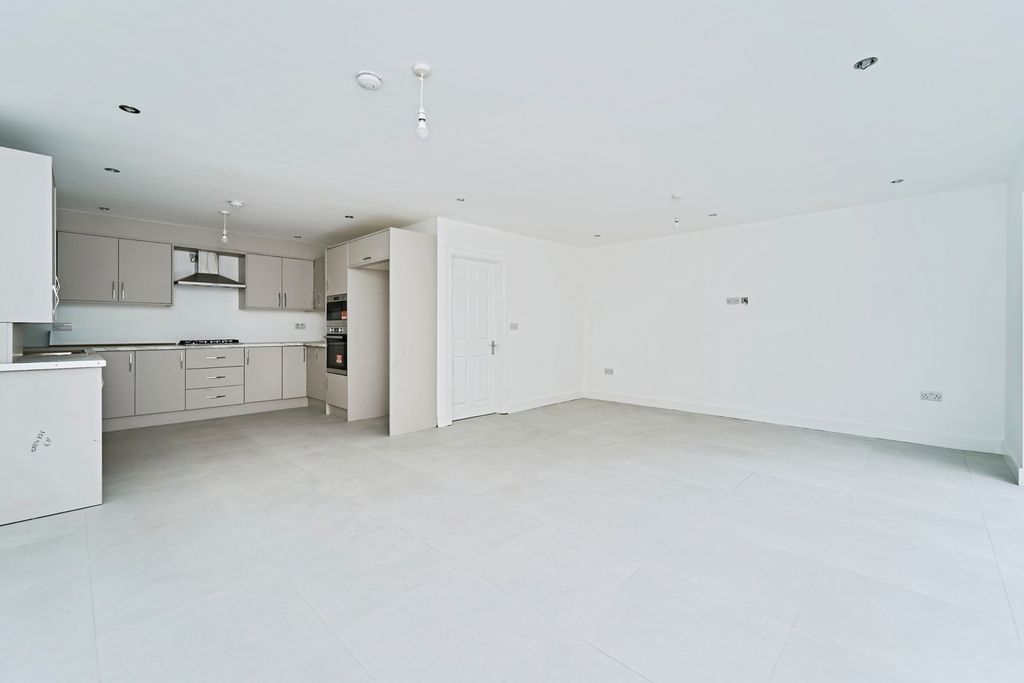 Property photo 3 of 18 Photo