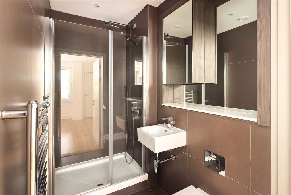 Property photo 3 of 7 Shower Room