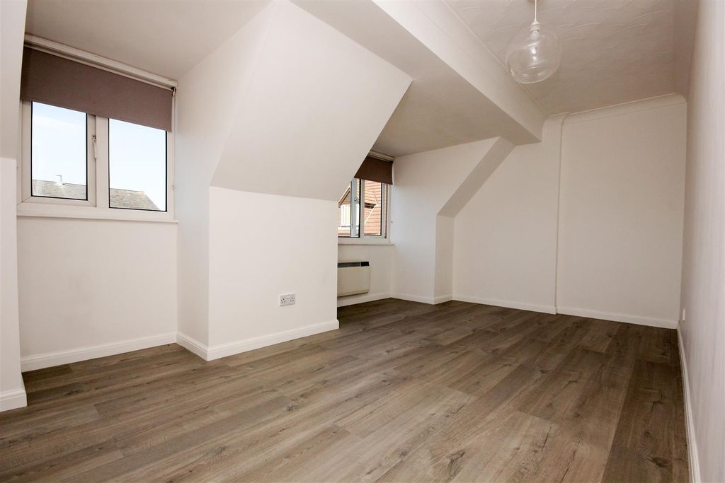 Additional image 13 of 3 bed flat for saleNN29, High Street, Irchester, Wellingborough
