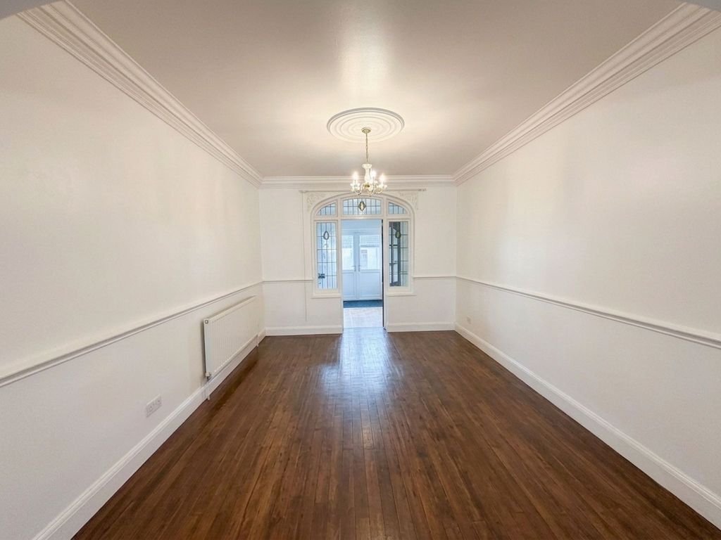 Property photo 2 of 12 Studley Drive Ig4