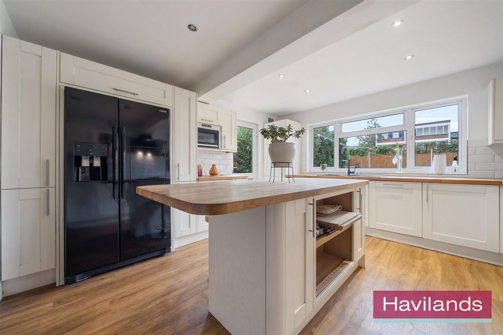 Property photo 2 of 20 Woodgrange Gardens-13.Jpg