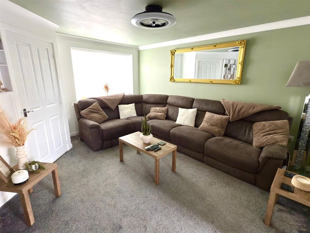 Property photo 2 of 16 Lounge.Jpg