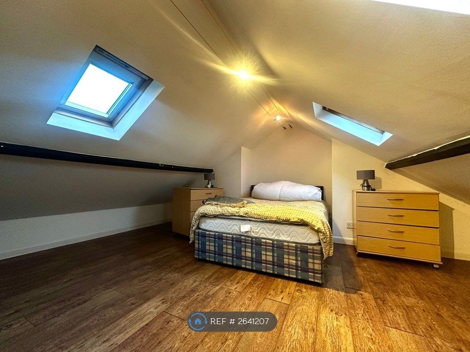 Property photo 3 of 9 Bedroom