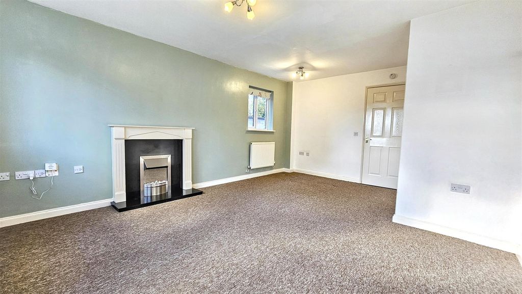 Property photo 3 of 12 1000096377.Jpg