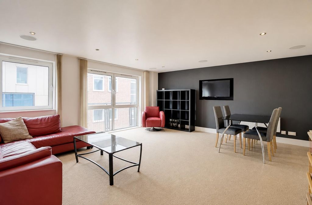Property photo 1 of 7 401 Weymouth 1.Png