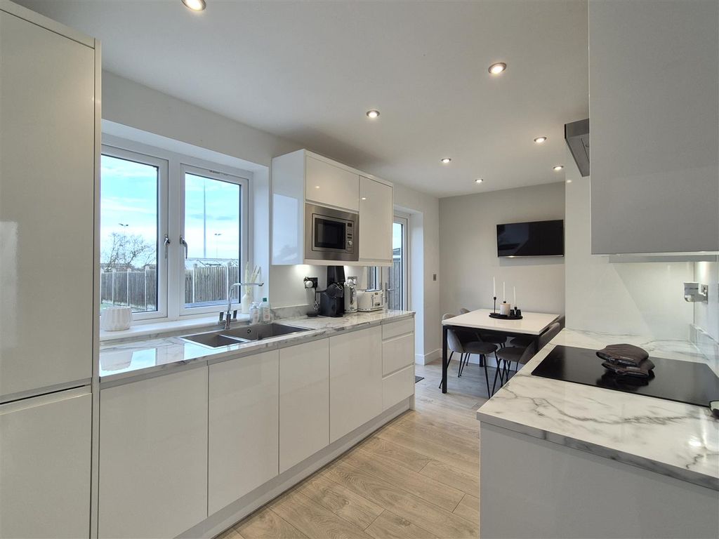 Property photo 3 of 19 Wren Kitchen/Diner