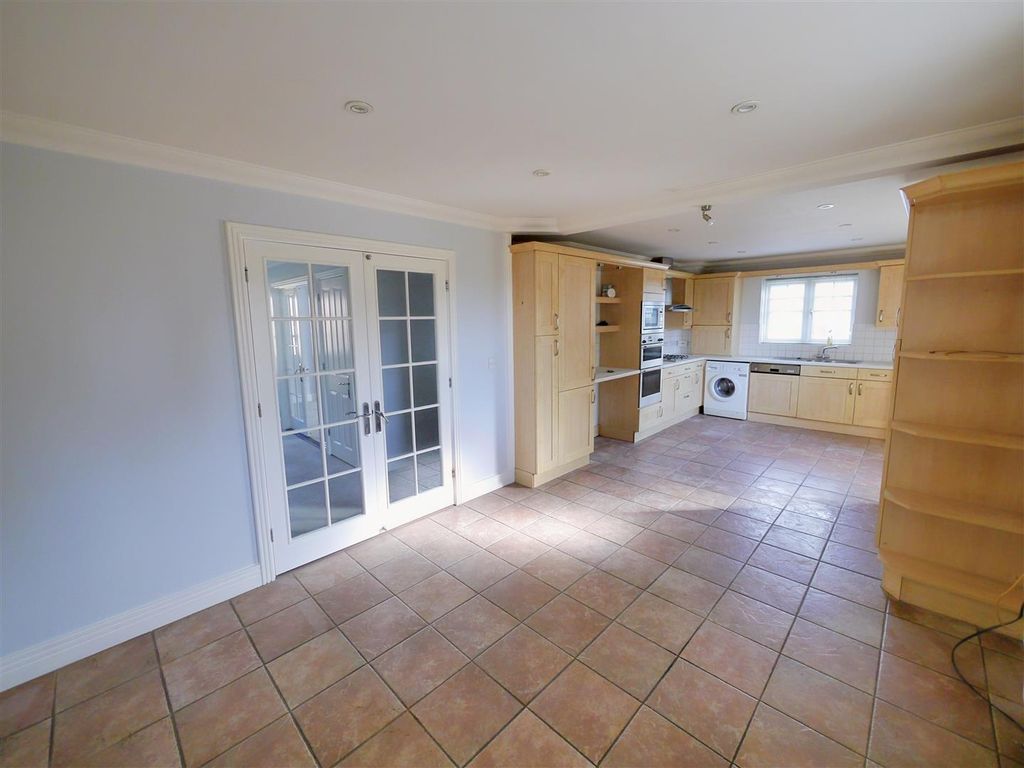 Property photo 3 of 17 Kitchen/Diner