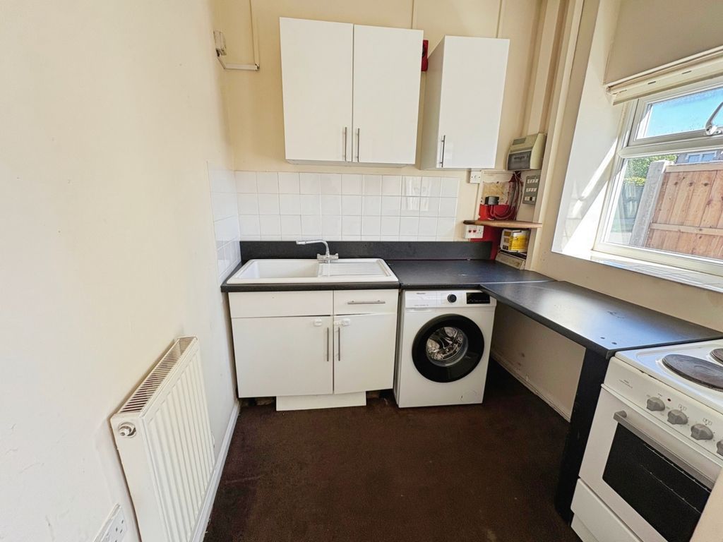 Property photo 2 of 9 Kitchen