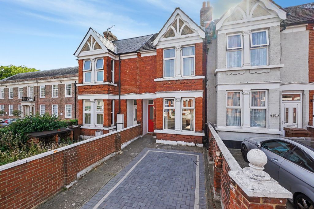 Property photo 1 of 11 3 Bed Terraced House For Sale Canterbury Street, Gillingham Me7