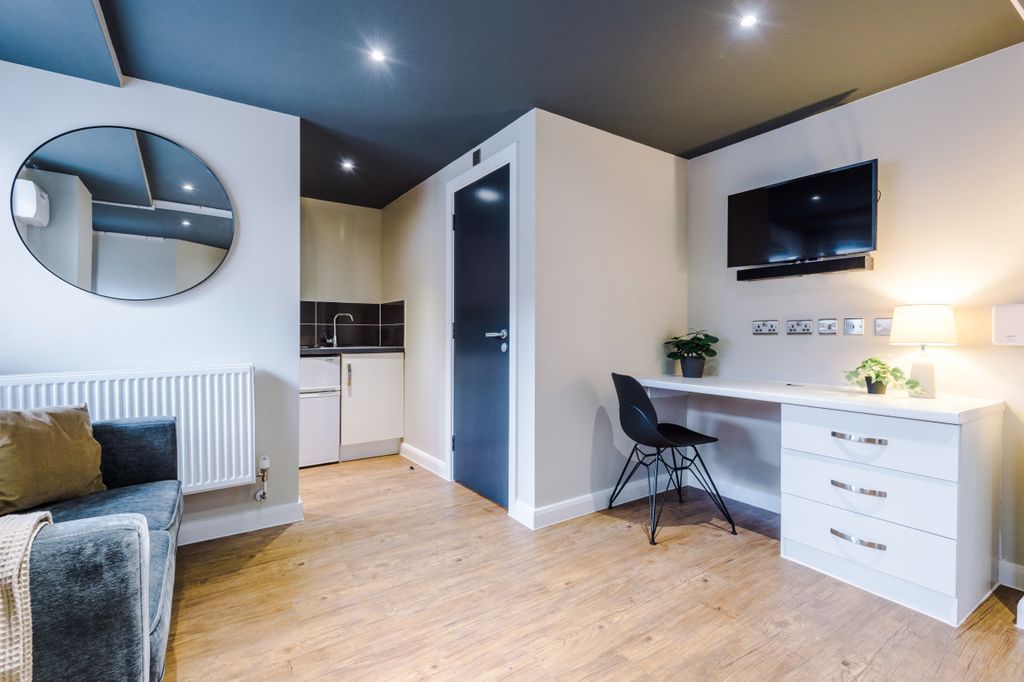 Property photo 3 of 12 Flat 1 Unw, 3