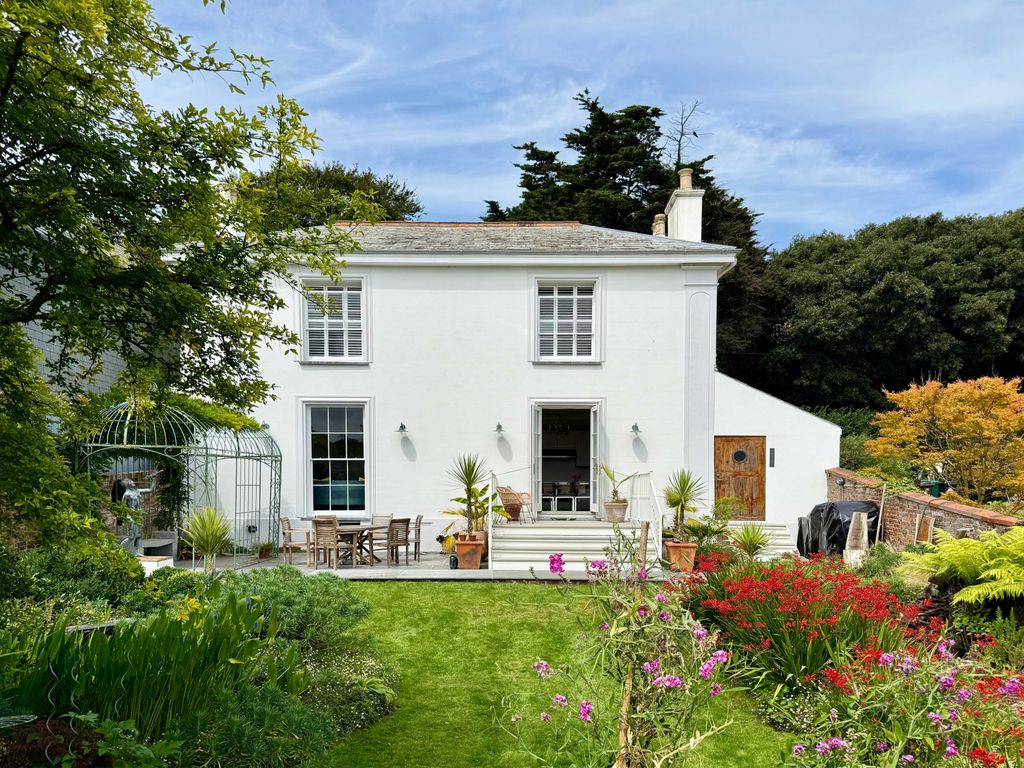 Property photo 2 of 37 Gallery