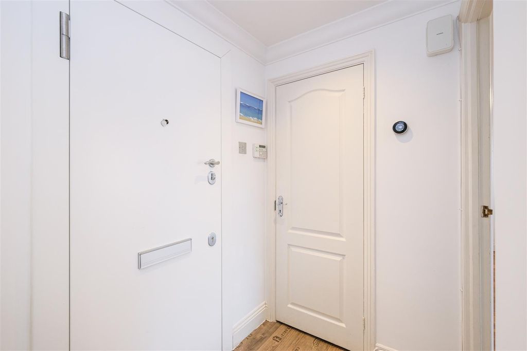 Property photo 3 of 27 Flat 5 Walbrook-1.Jpg