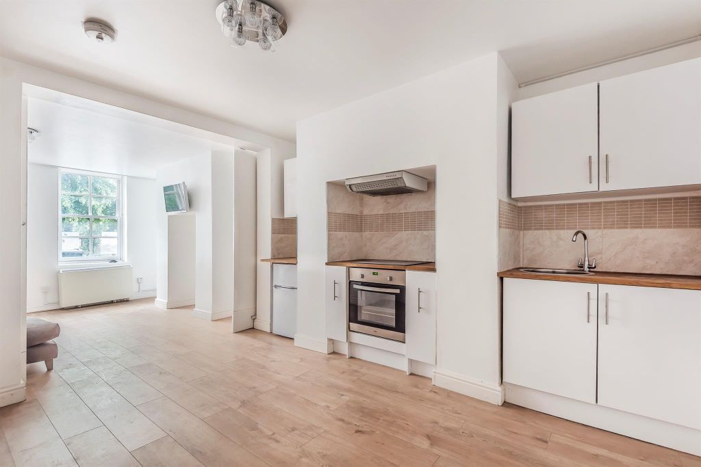 Property photo 2 of 6 Kitchen