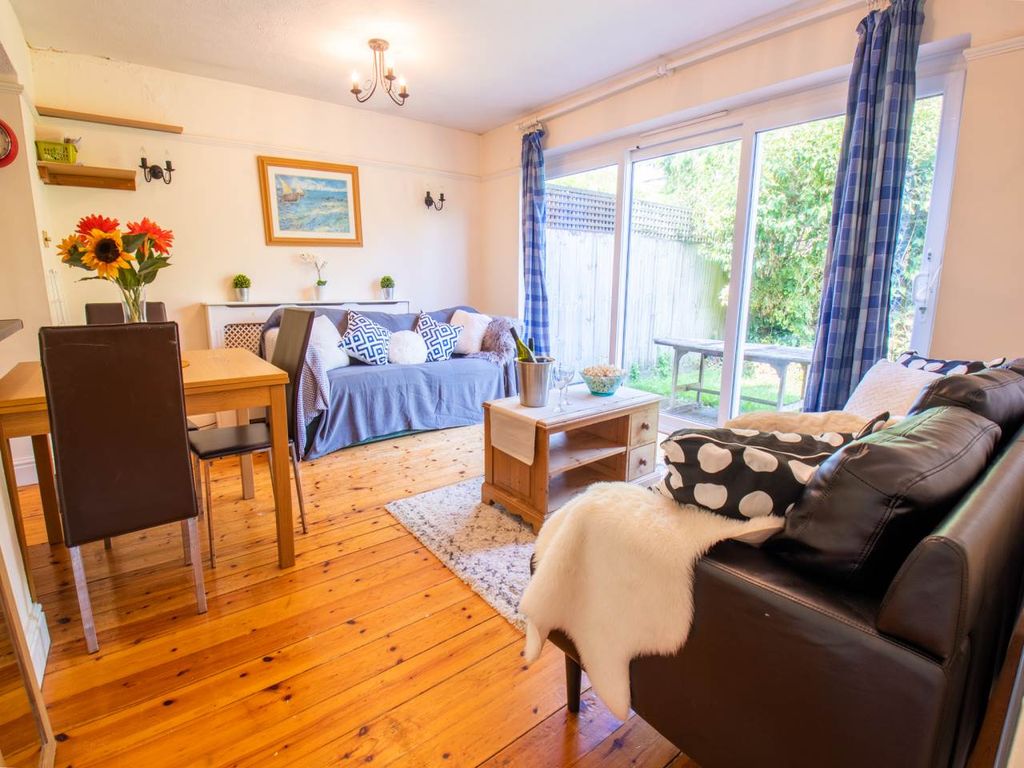 Property photo 1 of 16 Living Room