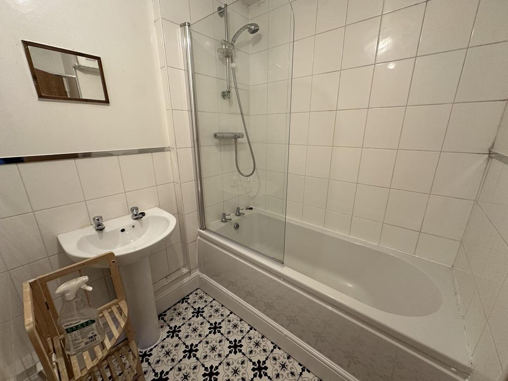 Property photo 3 of 6 Bathroom