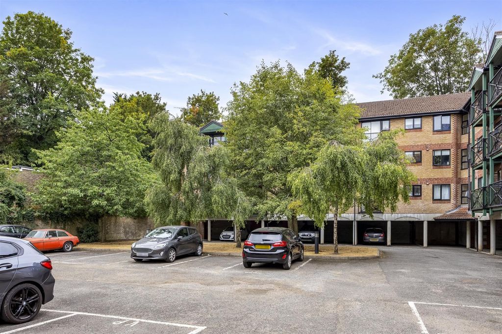 Property photo 3 of 16 Tongdean Lane, Manhattan Court, Flat 35-015.Jpg