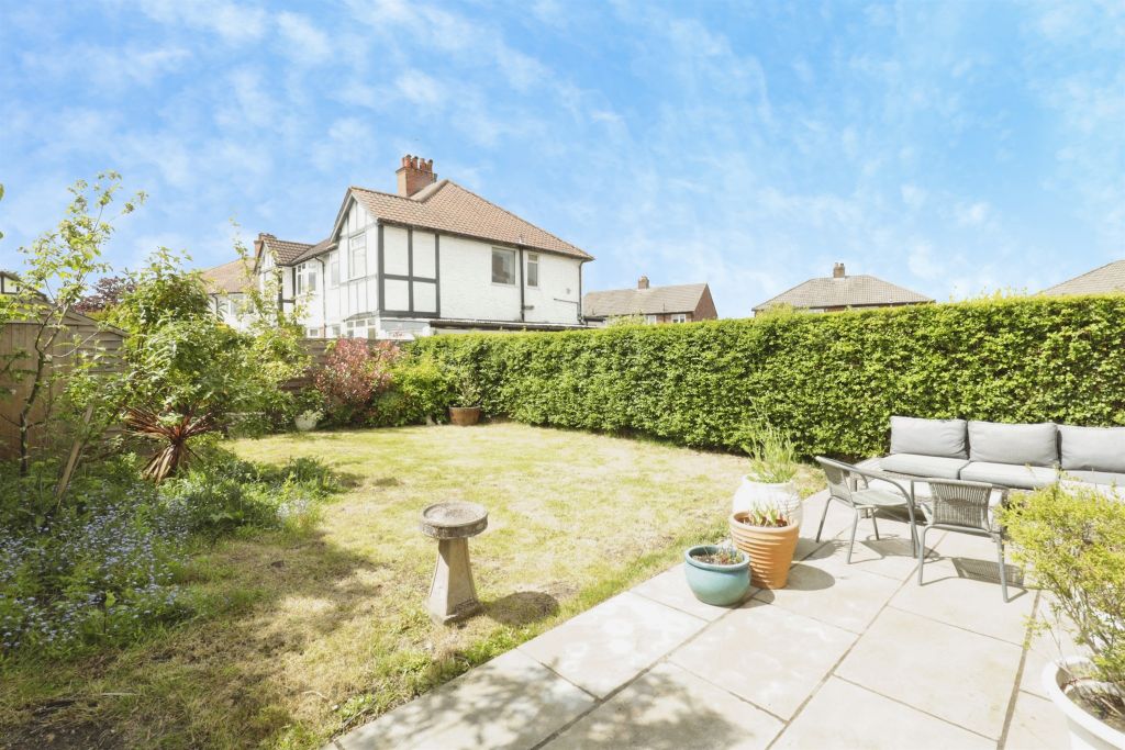 Property photo 2 of 14
